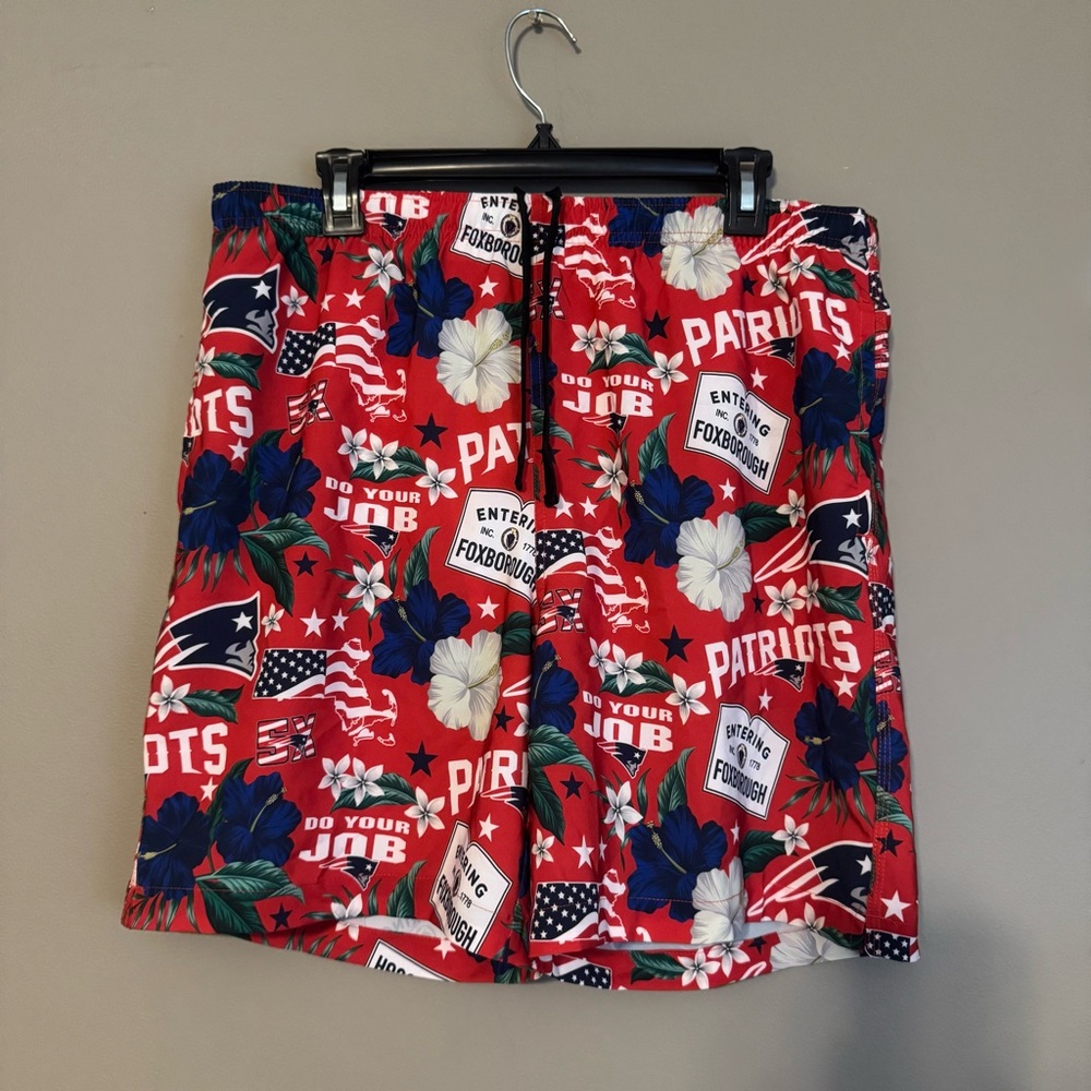 NFL Team Apparel New England Patriots Men Lg Swim Trunks Shorts Tropical Floral